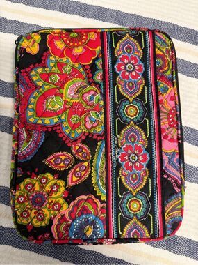 Vera Bradley Retired Symphony in Hue Tablet Sleeve Case Paisley Floral Zip
